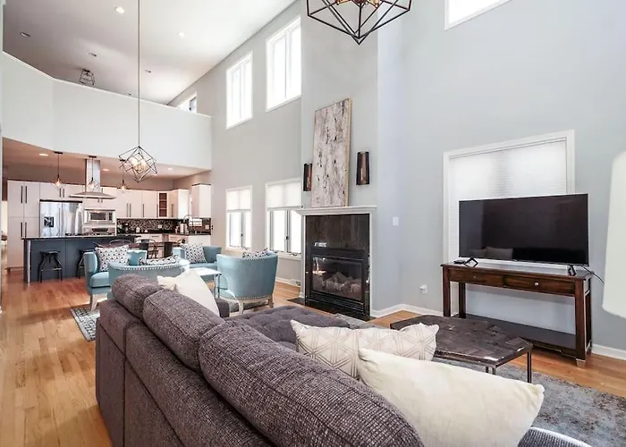 Eclectic Stylish And Cozy Milwaukee Unit