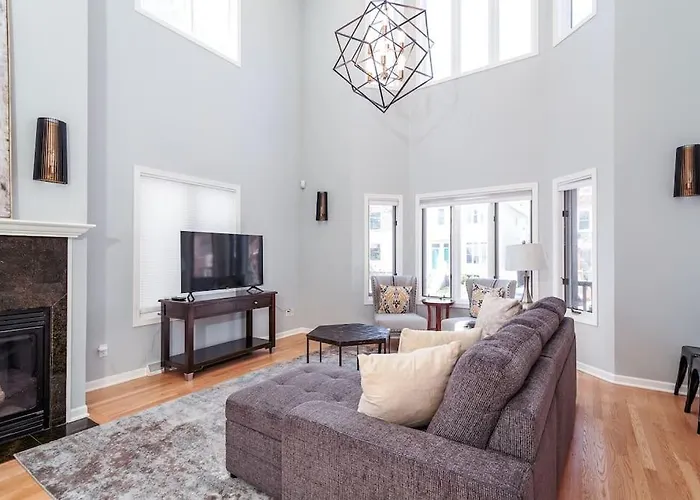 Eclectic Stylish And Cozy Milwaukee Unit