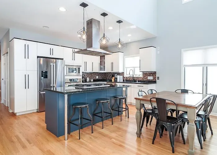 Eclectic Stylish And Cozy Milwaukee Unit